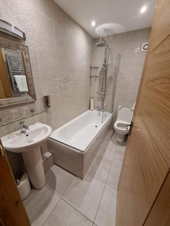 Royal Oak Braithwaite Hotel Buitenkant foto